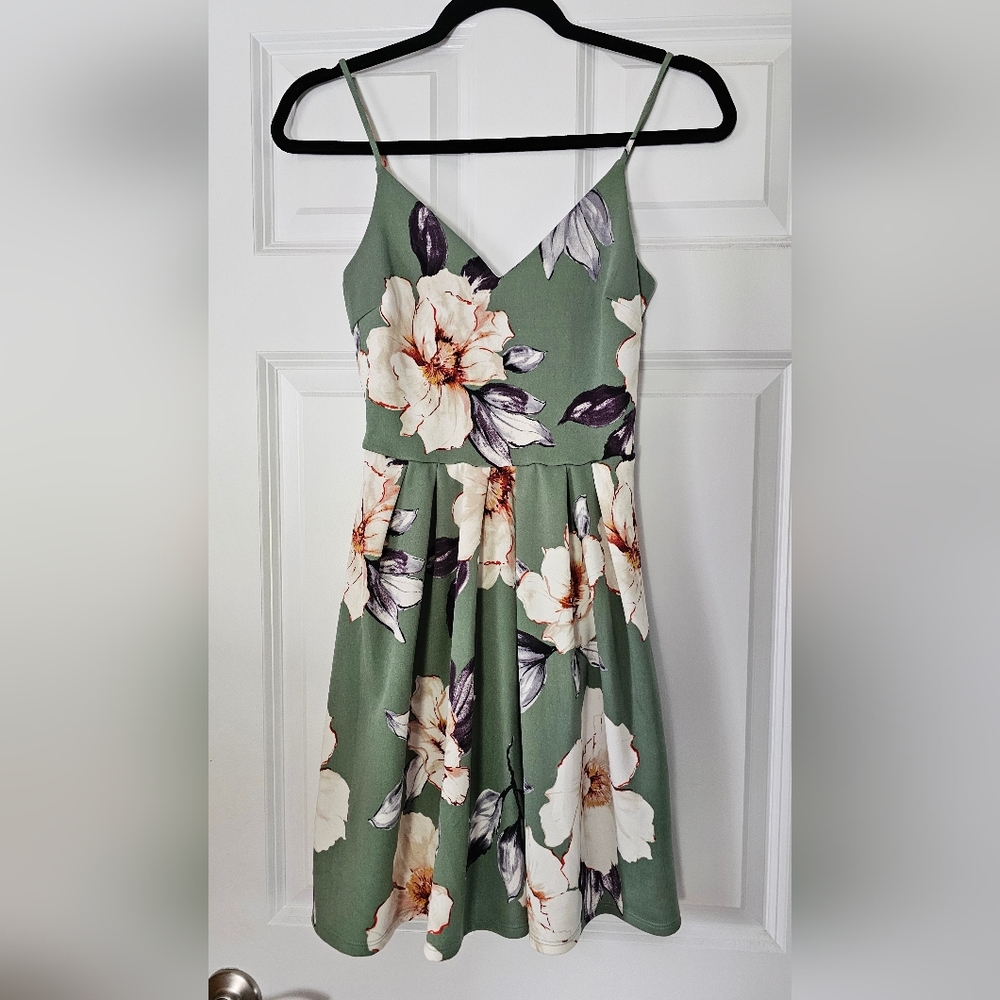 Soprano Floral Mini Dress in Green and Cream
